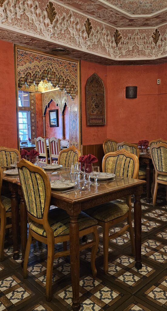 Le décor du restaurant "Le Mounia" à Arcachon