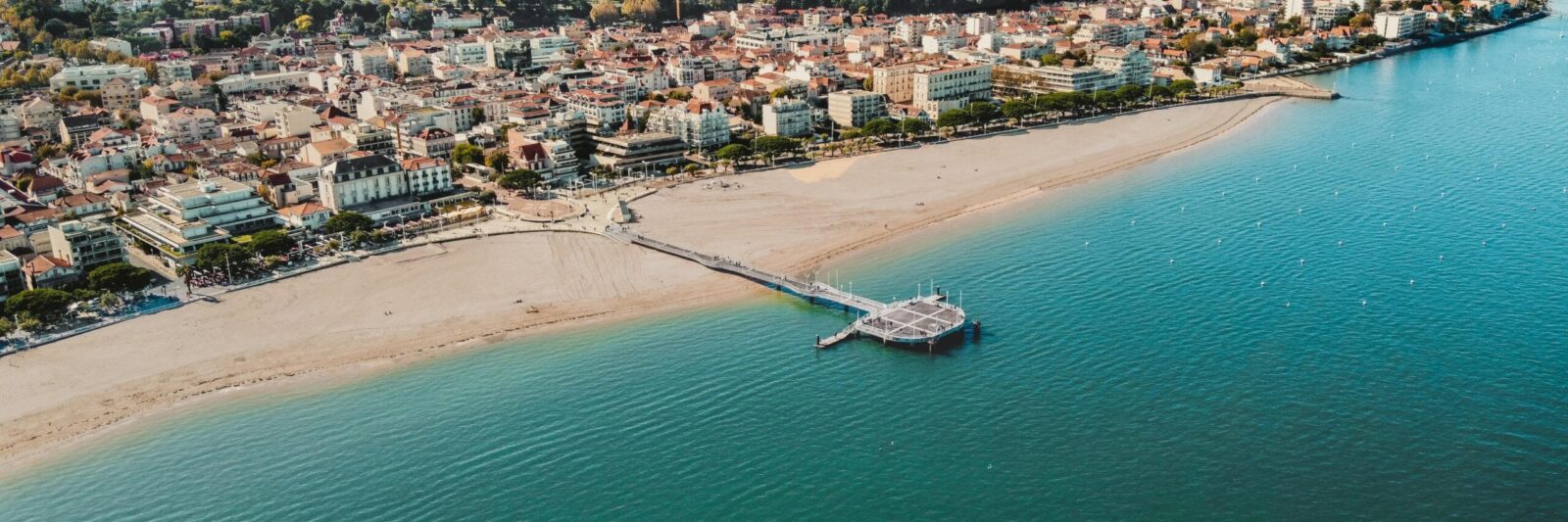 Une vue aérienne de la jetée Thiers