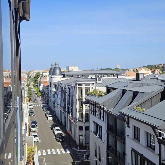 Vue est depuis le balcon couvert de la location saisonnière Les Cinq Balcons d'Arcachon