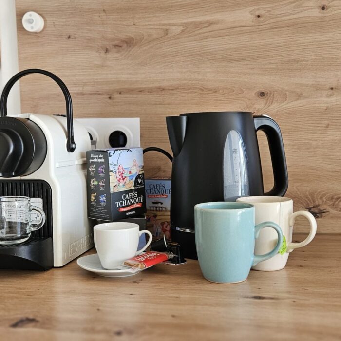 Machine à café dans la cuisine de la location saisonnière Les Cinq Balcons d'Arcachon