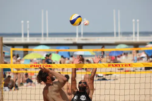 Match de beach-volley sur la plage d'Arcachon