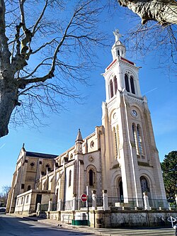 L’église Saint-Ferdinand dans le quartier de l'Aiguillon