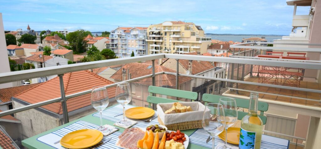 Les Cinq Balcons d'Arcachon - Aquila Appartement de location saisonnière pour 2 à 4 personnes avec vue sur le bassin