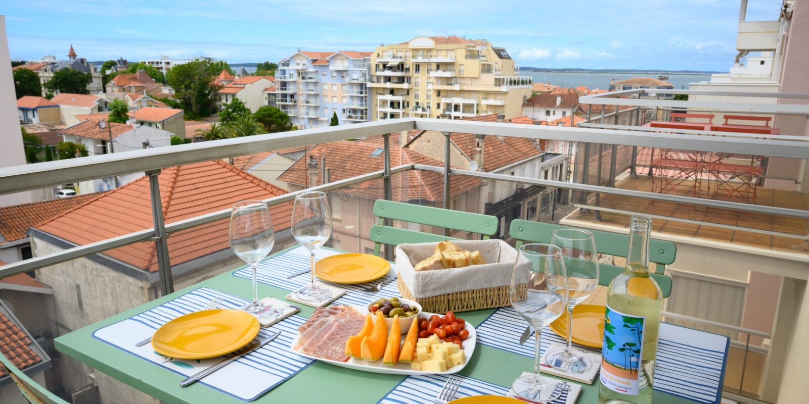 Les Cinq Balcons d'Arcachon - Aquila Appartement de location saisonnière de 2 à 4 personnes avec vue sur le bassin