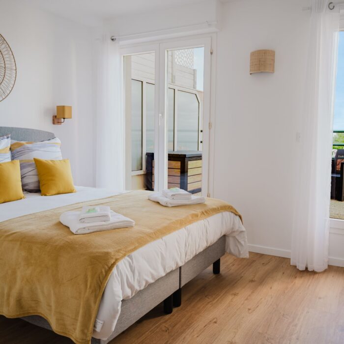 Chambre avec vue sur le bassin