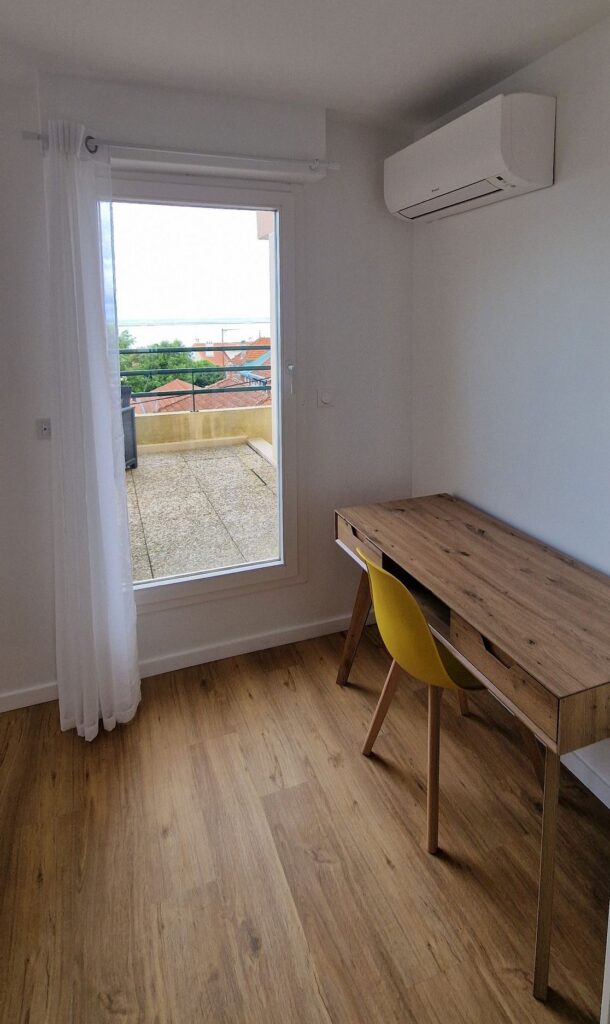 Le coin bureau dans la chambre Bassin