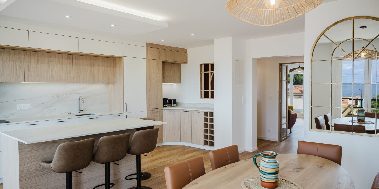 Cuisine traversante avec le salon