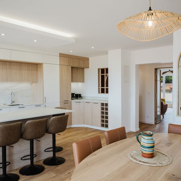 Cuisine traversante avec le salon